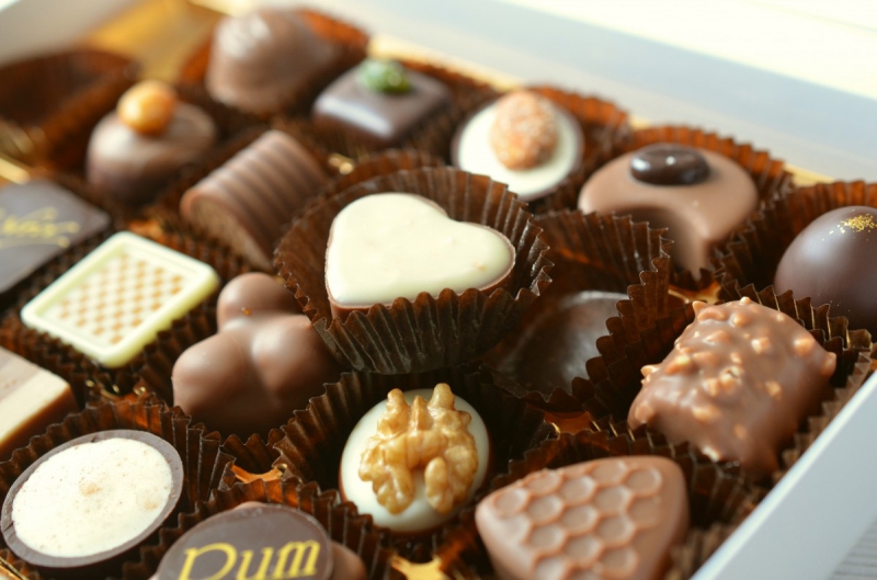 confiserie-HYERES-min_chocolates_food_candy_calories_nibble_chocolate_heart-782043